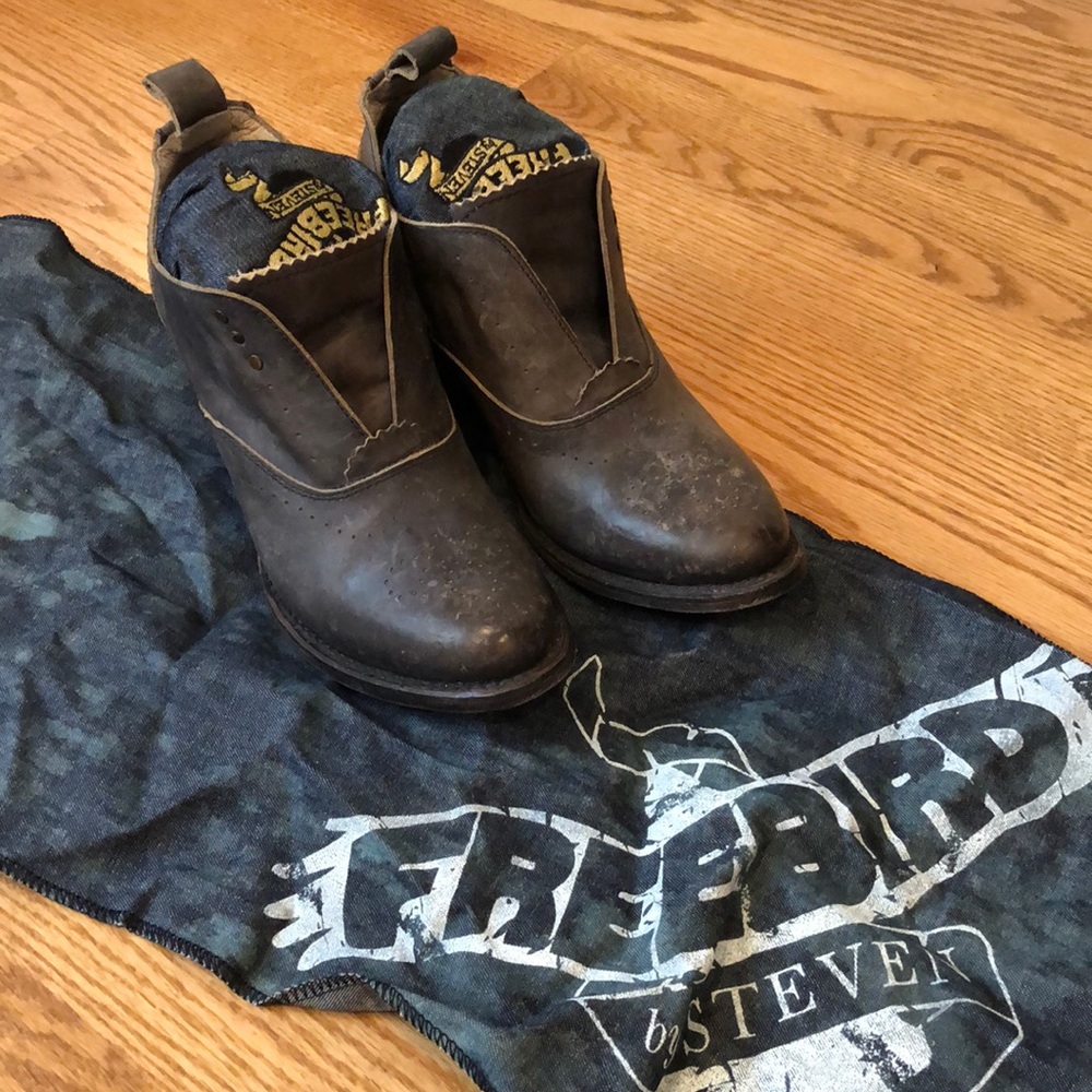Freebird by Steven Sadie black distressed